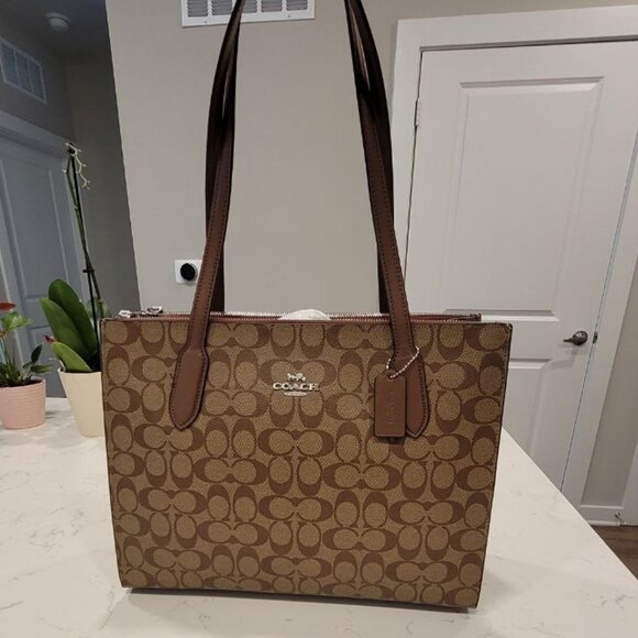 Coach Handbags - NWT Coach Nina Tote Bag Carryall In Signature Canvas Khaki Saddle CL399